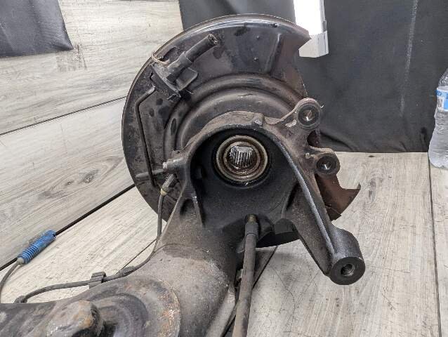 1996 - 2003 BMW Z3 E36 Rear Right Passenger Spindle Knuckle w/ Bearing 1094762 M54B25O0