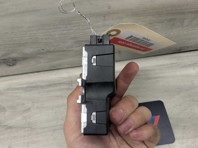17-24 OEM BMW G01 G05 G12 G20 G22 G42 G30 G80 G82 Fuel Pump Control Module Unit