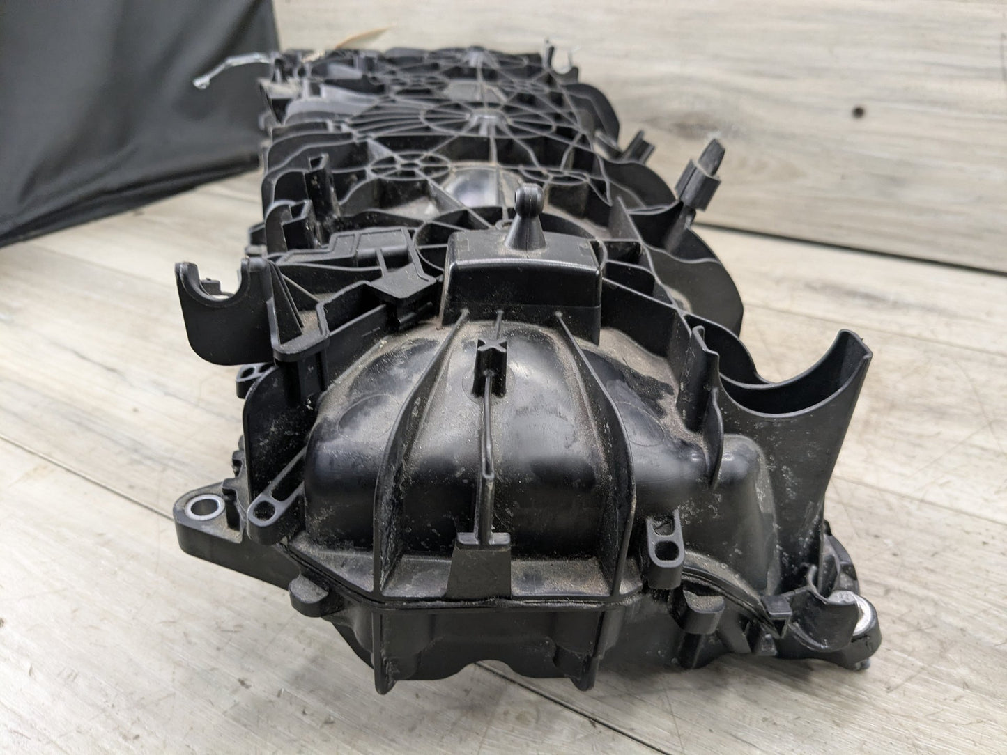 OEM BMW G01 G05 G12 G20 G42 G30 M340 M440 X3 Engine B58 Intake Manifold 8647977
