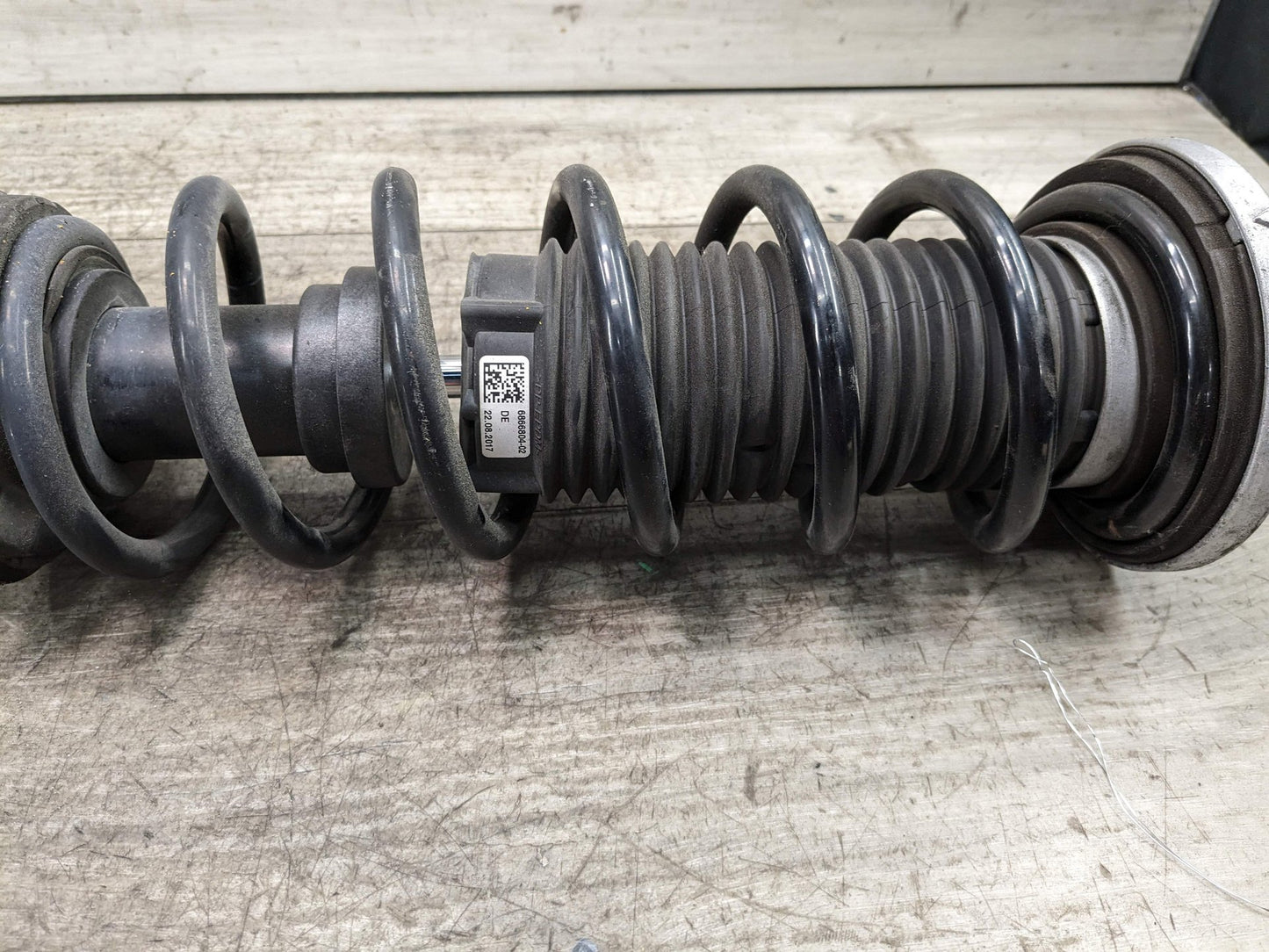 2018 BMW 540i G30 Rear Left or Right Spring Strut Shock Absorber 6866615 OEM BMW G30 530 540 REAR Left Right Suspension Strut Shock Absorber w/ Spring