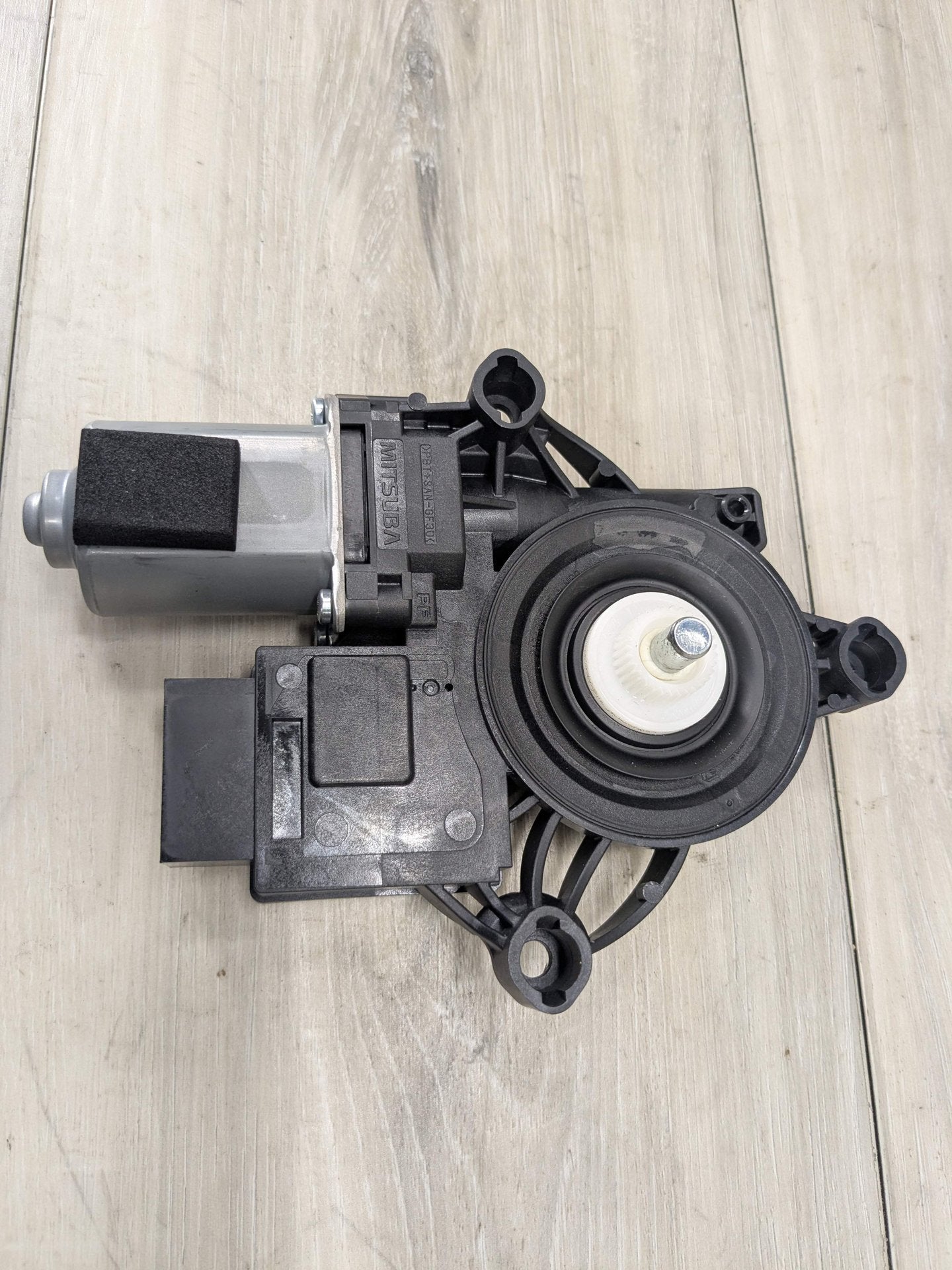 2020 BMW 330i G20 Rear Left Driver Door Window Glass Regulator Motor 8495871 OEM BMW G20 G80 330 M340 M3 REAR Left Driver Side Door Window Regulator Motor
