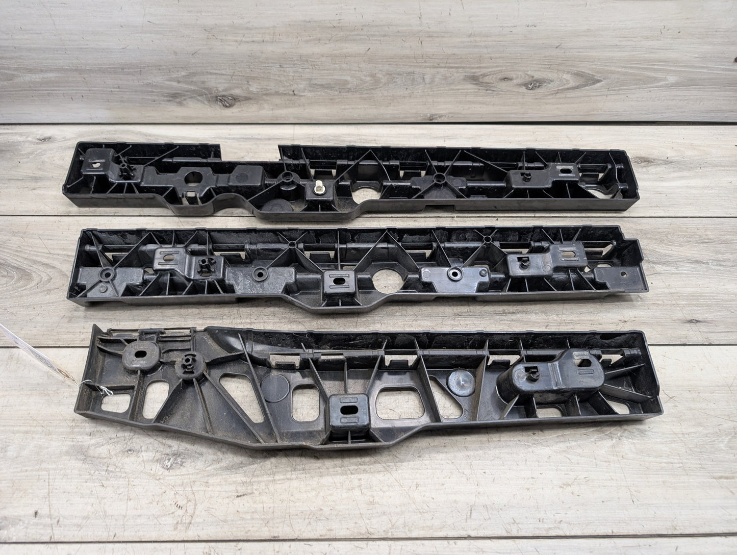 2017-2023 BMW 530i G30 Left Driver Side Skirt Rocker Panel Brackets SET 7387347