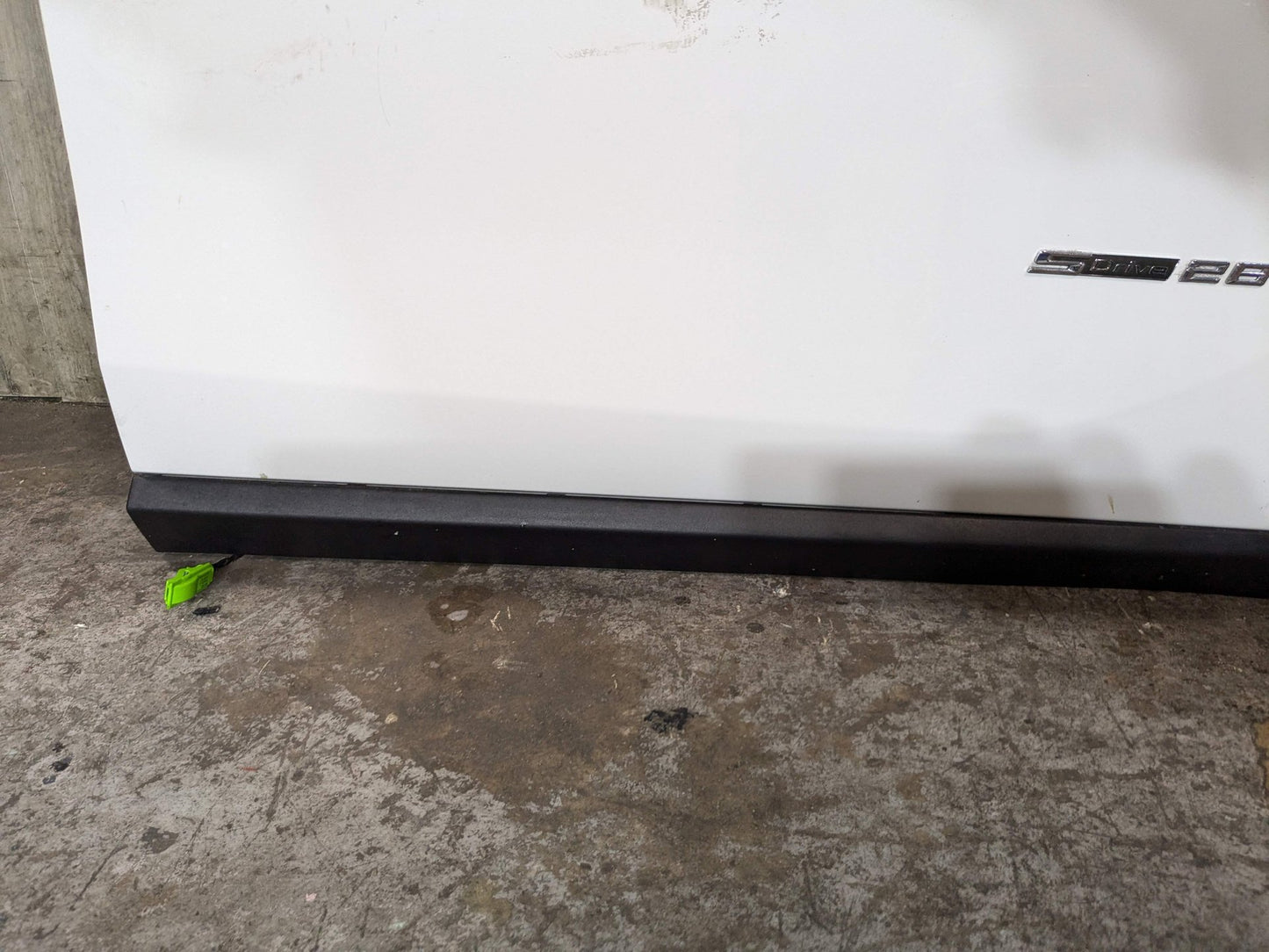 *16-22 OEM BMW F48 X1 Front Right Passenger Side Door Shell Panel White 300 White Alpinweiß Iii (300)