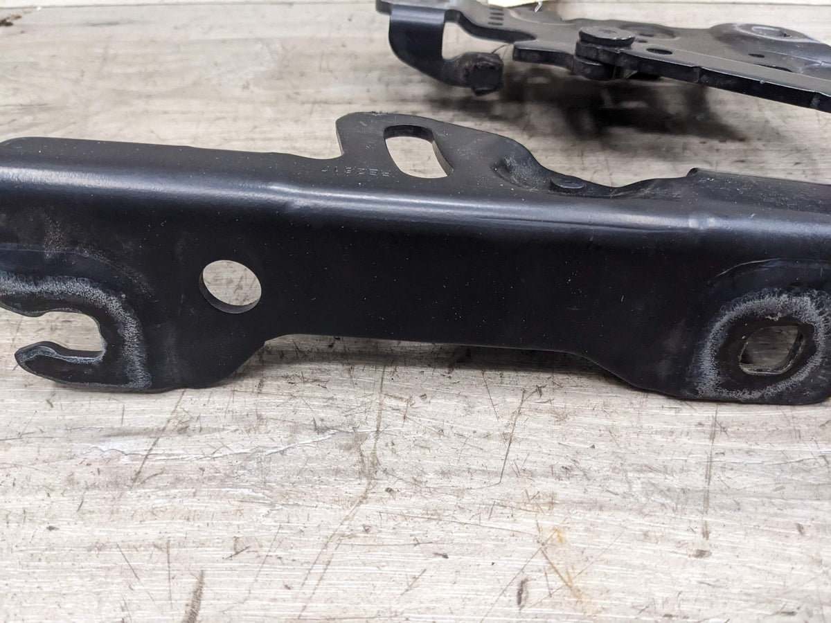 15-20 OEM BMW F80 F82 F83 Front Right Side Hood Hinge Support Bracket