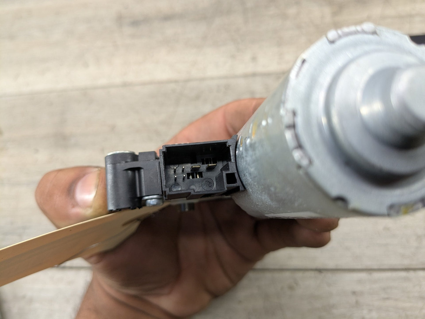 2020 BMW 330i G20 Sunroof Sun Roof Glass Motor 7424804 OEM BMW G20 G22 G26 G42 G80 G82 G87 M2 M3 M4 Sunroof Moonroof Motor Drive Unit