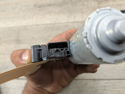 2020 BMW 330i G20 Sunroof Sun Roof Glass Motor 7424804 OEM BMW G20 G22 G26 G42 G80 G82 G87 M2 M3 M4 Sunroof Moonroof Motor Drive Unit