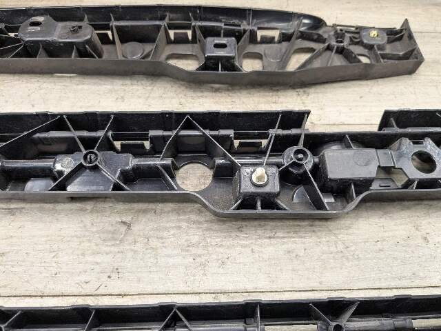 17-23 OEM BMW G30 F90 M5 Right Passenger Side Skirt Rocker Panel Bracket SET