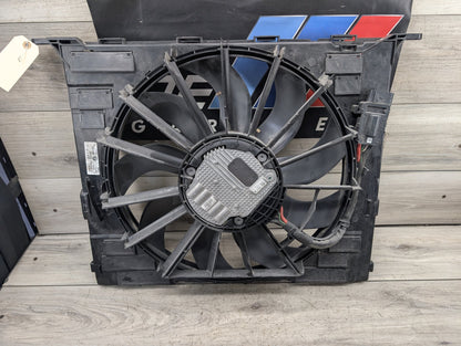 2017-2023 BMW M550i G30 Fan Shroud Housing w/ Motor 7953398 18-20 OEM BMW G30 F90 M5 M550 Engine N63 S63 Radiator Cooling Fan Motor 1000W
