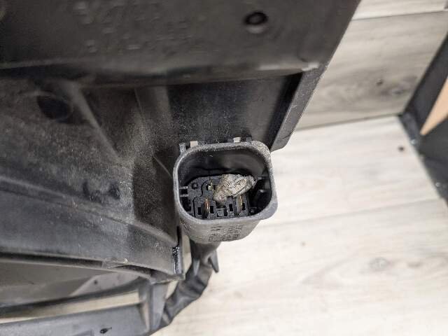 2014 BMW 335i F30 Radiator Fan Shroud Housing w/ Motor 7640513