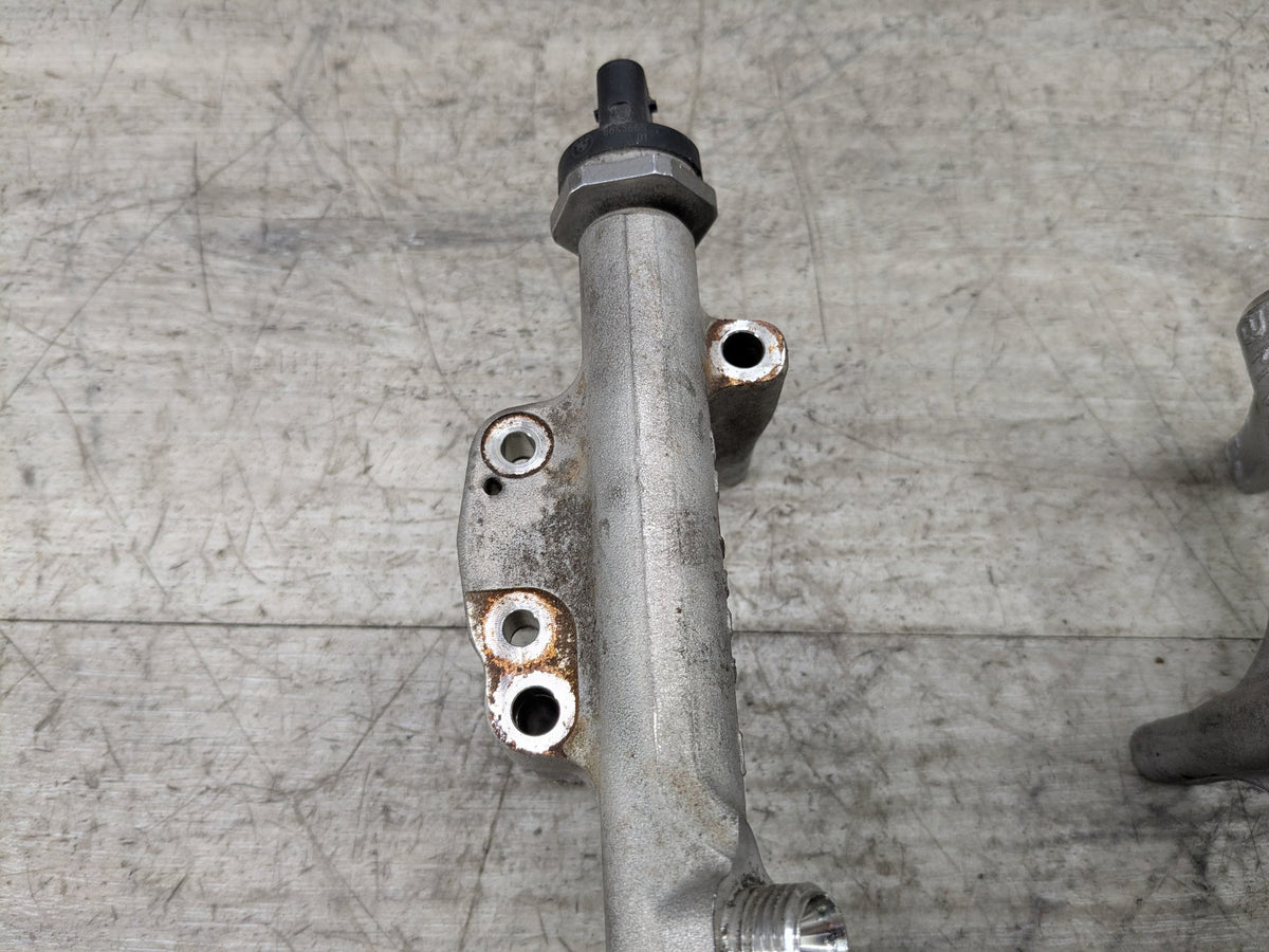 12-23 OEM BMW F30 G30 540 740 Engine Pressure Fuel Injector Rail Line B58 F34