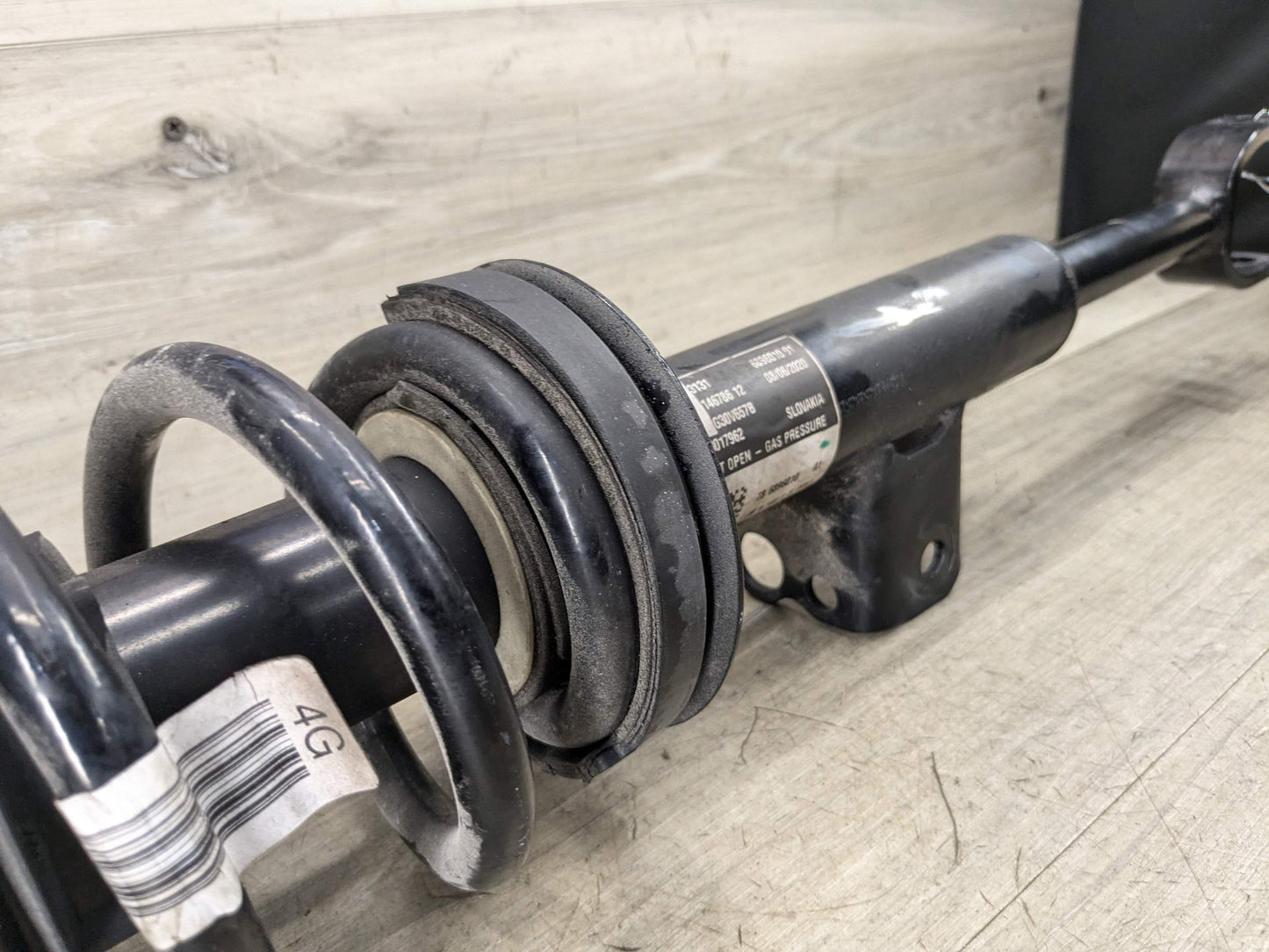 2021 BMW 540i G30 Rear Right Passenger Spring Strut Shock Absorber 6896010 21-23 OEM BMW G30 540 REAR Right Passenger Side Strut Shock Absorber w/ Spring