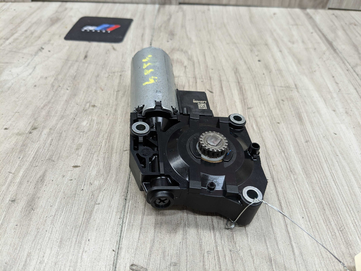 2023 BMW M240i G42 Sunroof Sun Roof Glass Motor 7424804 OEM BMW G20 G22 G26 G42 G80 G82 G87 M2 M3 M4 Sunroof Moonroof Motor Drive Unit