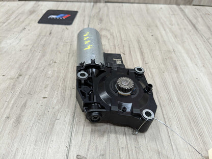 2023 BMW M240i G42 Sunroof Sun Roof Glass Motor 7424804 OEM BMW G20 G22 G26 G42 G80 G82 G87 M2 M3 M4 Sunroof Moonroof Motor Drive Unit