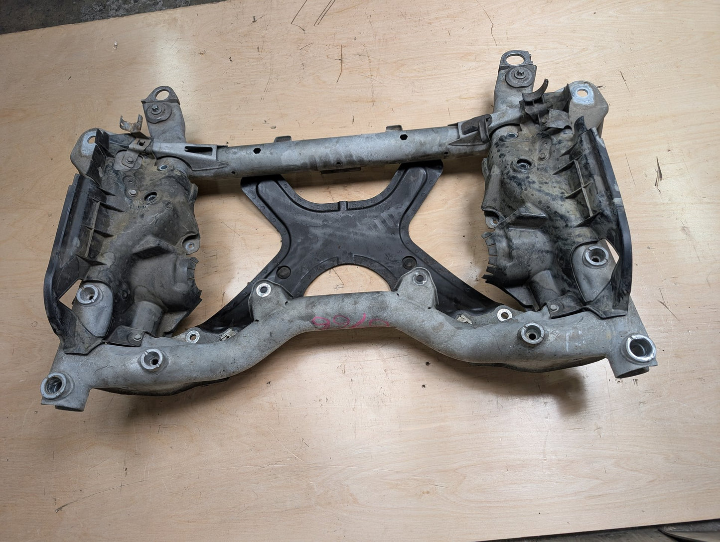 10-16 Mercedes A207 C207 W207 E350 E550 Front Subframe Engine Cradle Crossmember