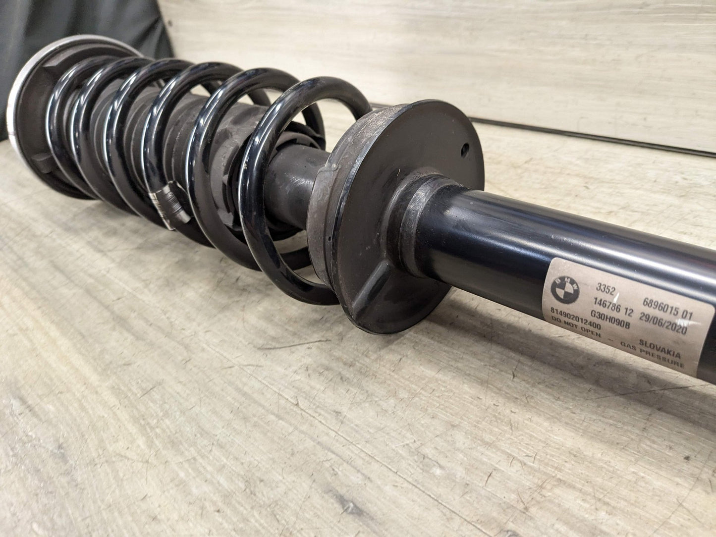 2021 BMW 540i G30 Rear Left or Right Spring Strut Shock Absorber 6896015 21-22 OEM BMW G30 540 REAR Left Right Side Strut Shock Absorber w/ Spring