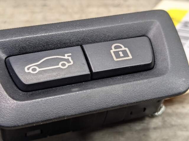 OEM BMW F02 F10 F15 F48 F90 G01 G20 G30 G80 X3 Rear Trunk Lid Center Lock Switch