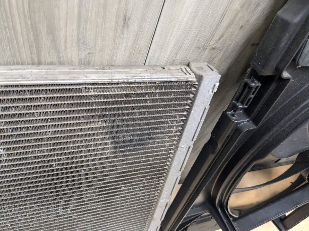 09-19 *NOTE* BMW X5M X6M Engine S63R Radiator Condenser Fan Shroud ASSEMBLY E70