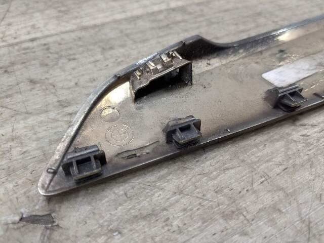 *OEM BMW G30 Front Right Passenger Fender Air Duct Cover
