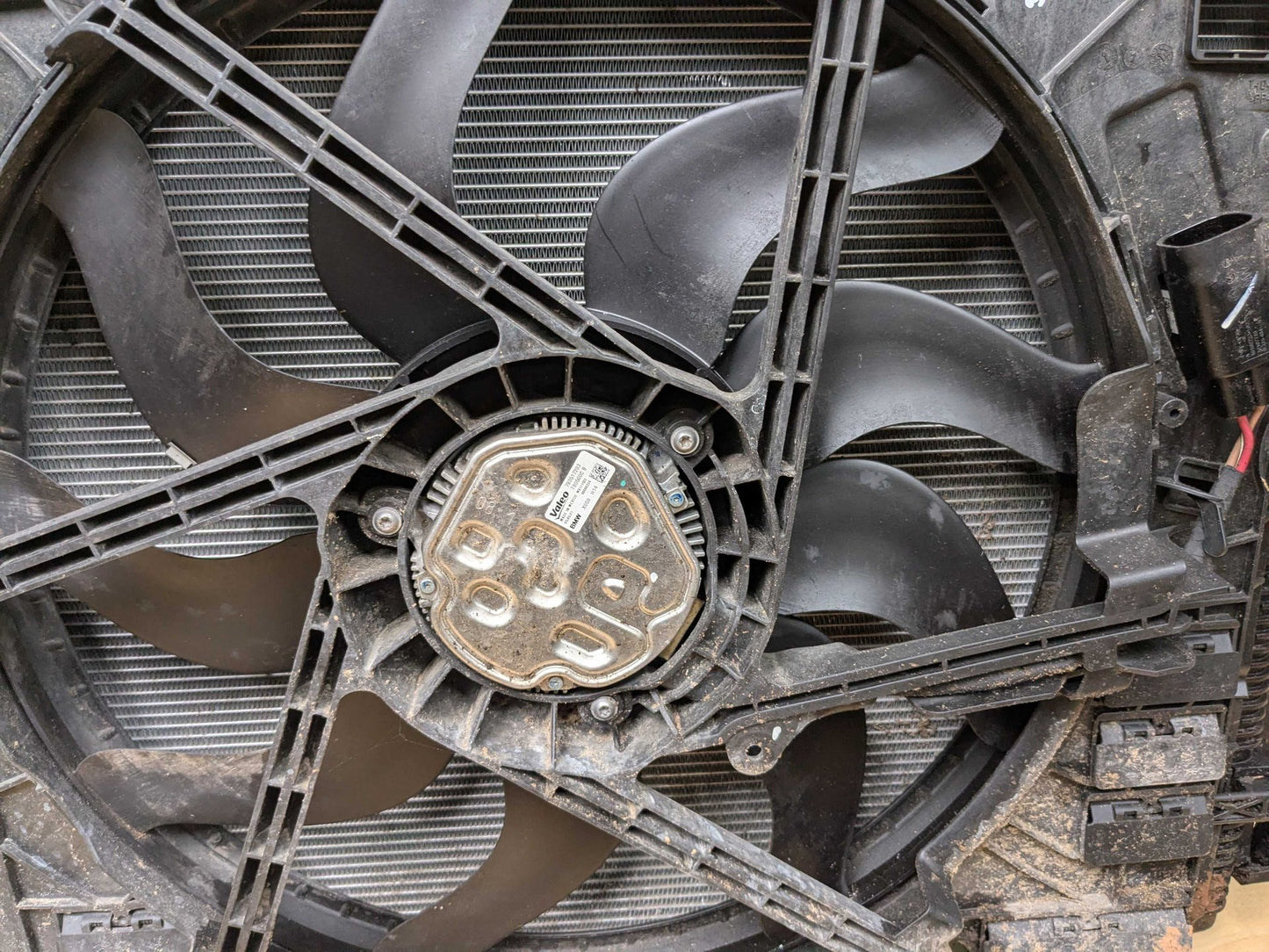 OEM BMW G20 G22 G26 G42 330 430 B46 Radiator Condenser Cooling Fan Assembly 500W
