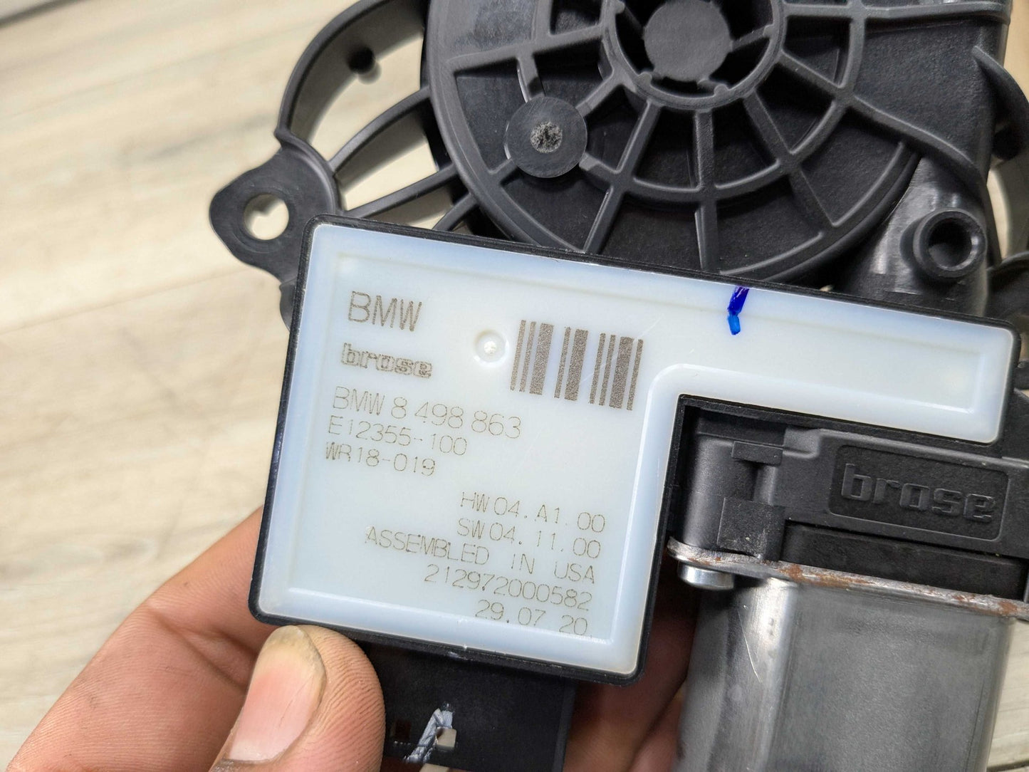 2021 BMW M340i G20 Rear Left Driver Door Window Glass Regulator Motor 8498863 OEM BMW G20 G80 330 M340 M3 REAR Left Driver Side Door Window Regulator Motor