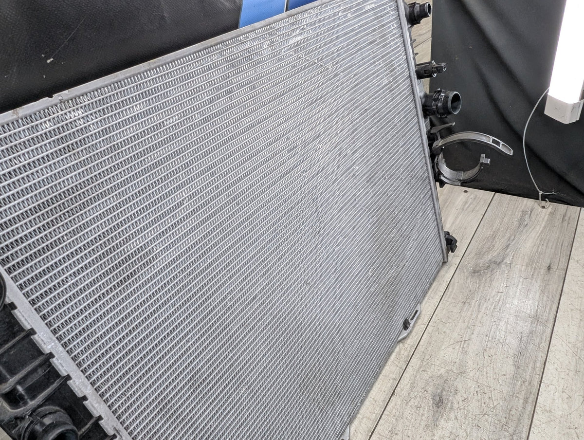 2017-2023 BMW M550i G30 Cooling Radiator 8743667 *16-19 OEM BMW G11 G12 G30 750 M550iX Coolant Radiator N63R