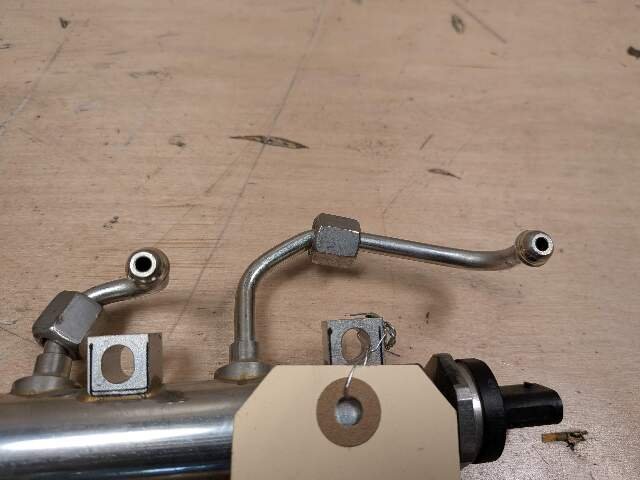 PRE-LCI OEM BMW G12 750 G30 M550 Engine N63R Right Fuel Injector Rail Lines 5-8