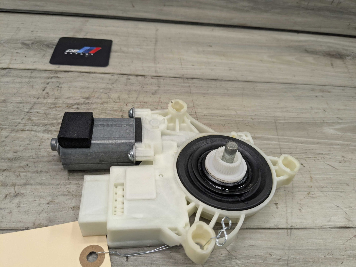 2019 BMW 330i G20 Rear Left Driver Door Window Glass Regulator Motor 8495867 19-24 OEM BMW G20 G80 330 M340 M3 Rear Left Driver Door Window Regulator Motor