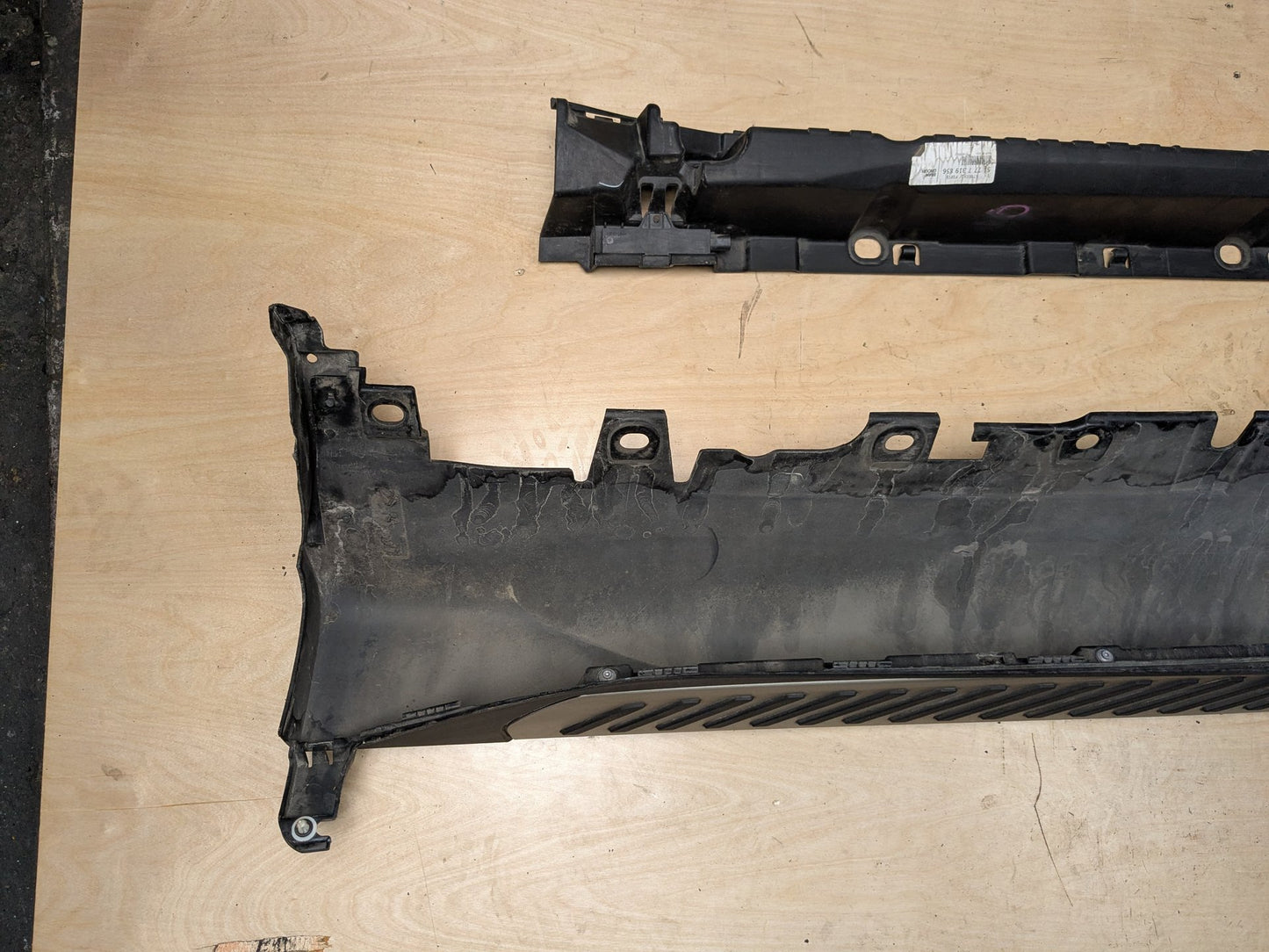 OEM BMW F16 F86 X6 X6M Right Passenger Side Skirt Rocker Panel Molding w Bracket