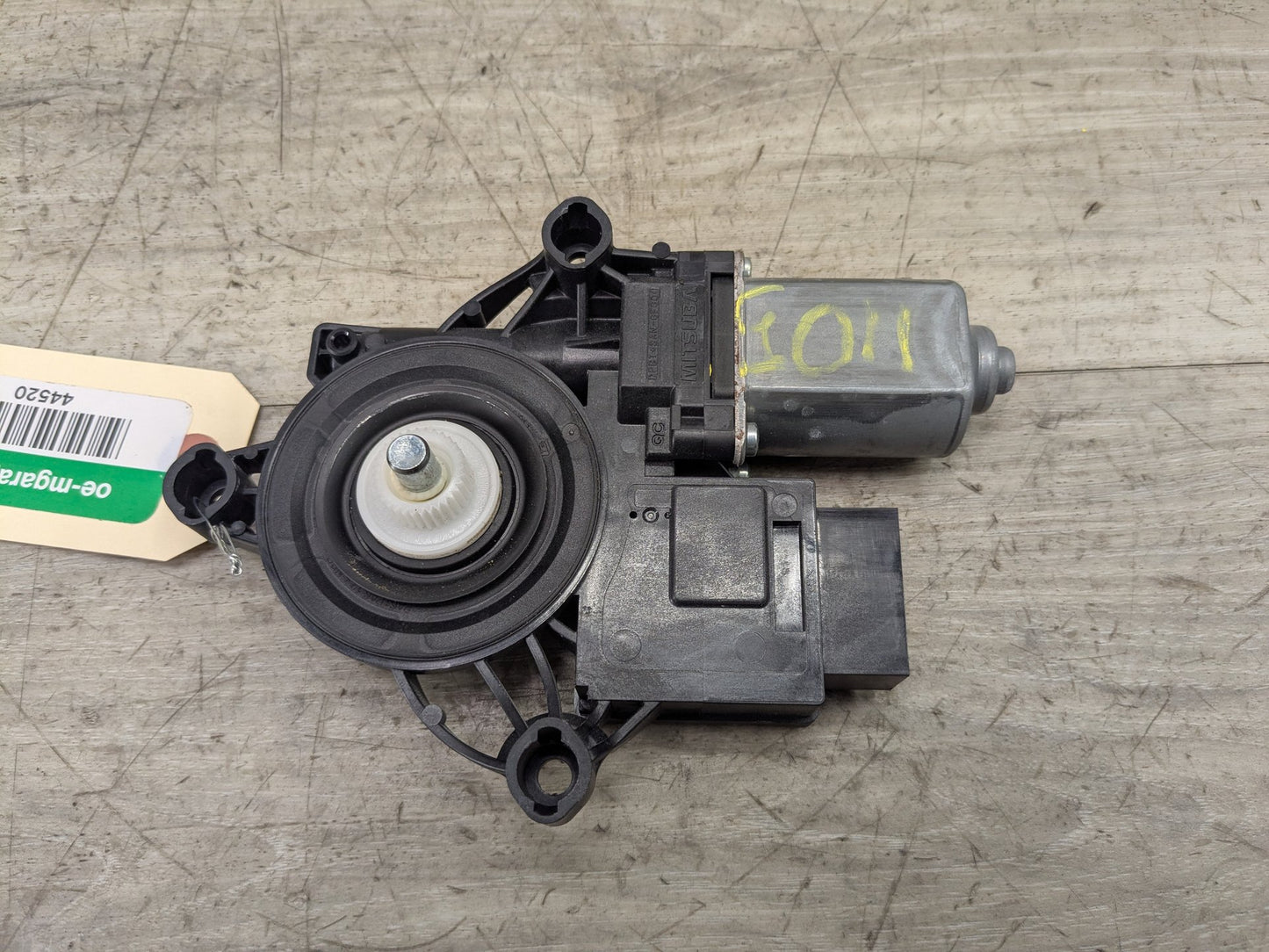 2021 BMW 330i G20 Rear Right Passenger Door Window Glass Regulator Motor 8498864 OEM BMW G20 G80 330 M340 REAR Right Passenger Side Door Window Regulator Motor