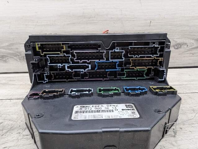 OEM Mercedes A207 W212 E550 Front SAM Module Relay Fuse Junction Box