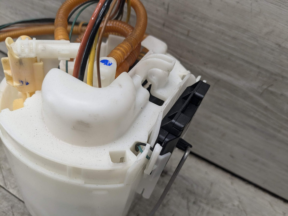 18-20 OEM BMW G30 M550iX Engine N63R Gas Tank Mount Fuel Pump w/ Sending Unit
