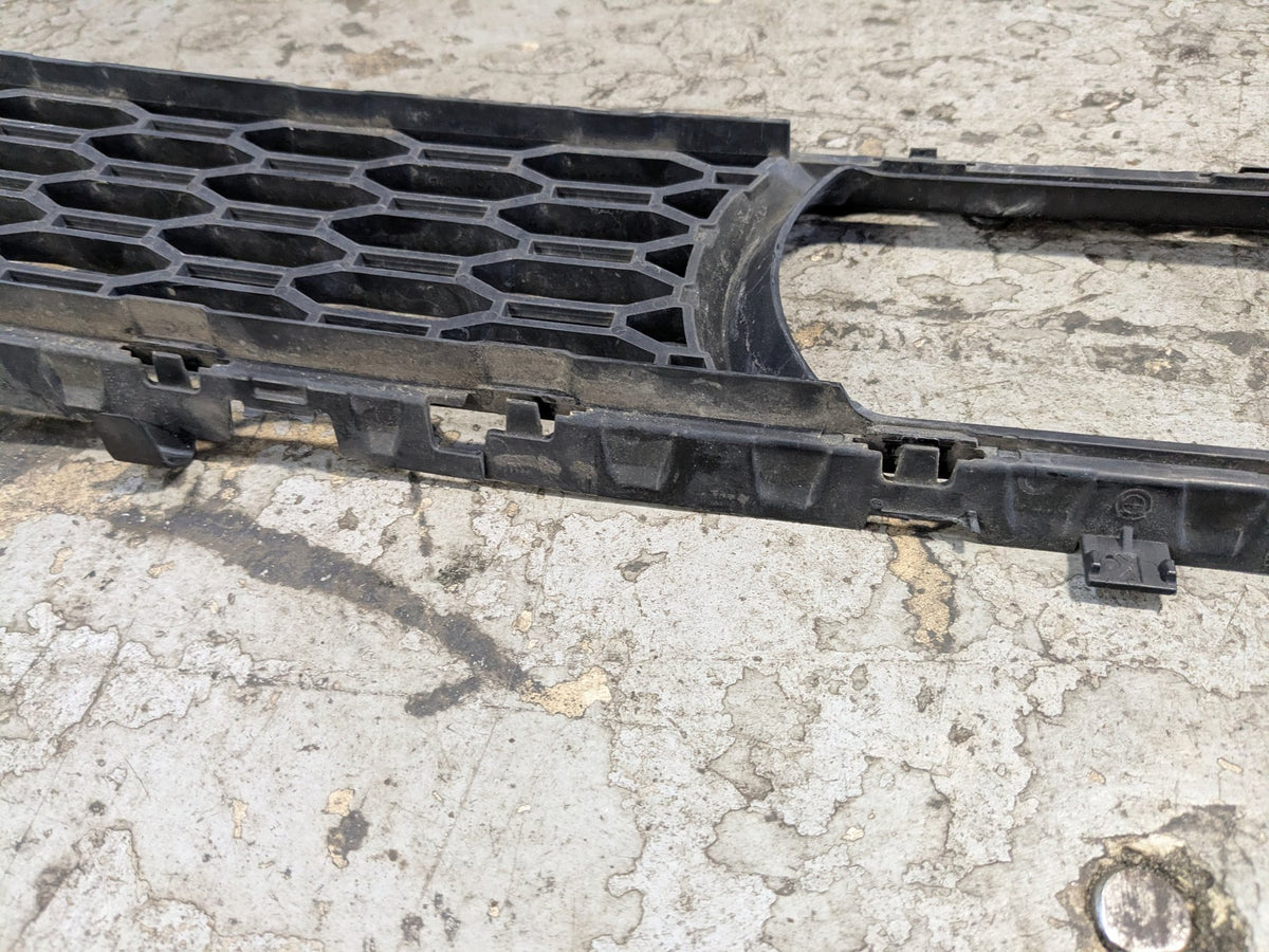 2017-2023 BMW M550i G30 Front Middle Center Bumper Cover Grille 8064931 *17-20 OEM BMW G30 Front Bumper Lower Center Grille Trim Black OEM