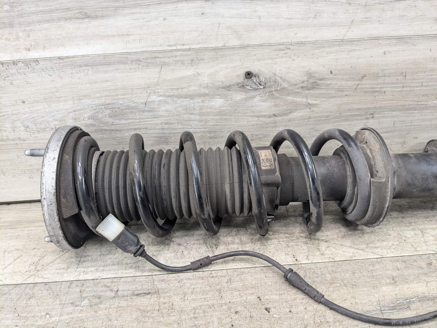 2018 BMW 550i G30 Rear Left Driver Spring Strut Shock Absorber 6867353 17-23 OEM BMW G30 M550 Rear Left Driver Side Strut Shock Absorber w/ Spring VDC