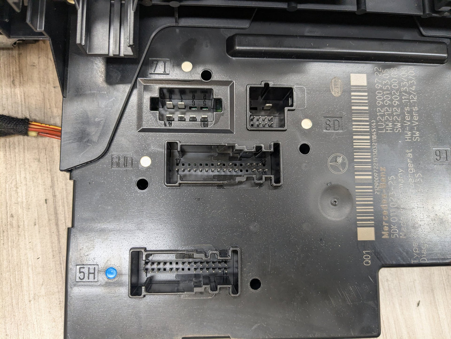OEM Mercedes W207 W212 E350 E550 Rear SAM Trunk Signal Control w/ Fuse Box