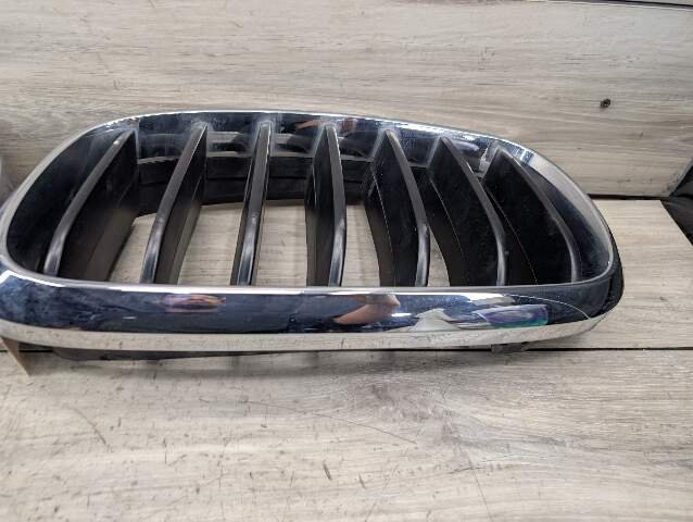 OEM BMW F16 X6 Front Left Driver Side Upper Bumper Kidney Grill Grille Chrome