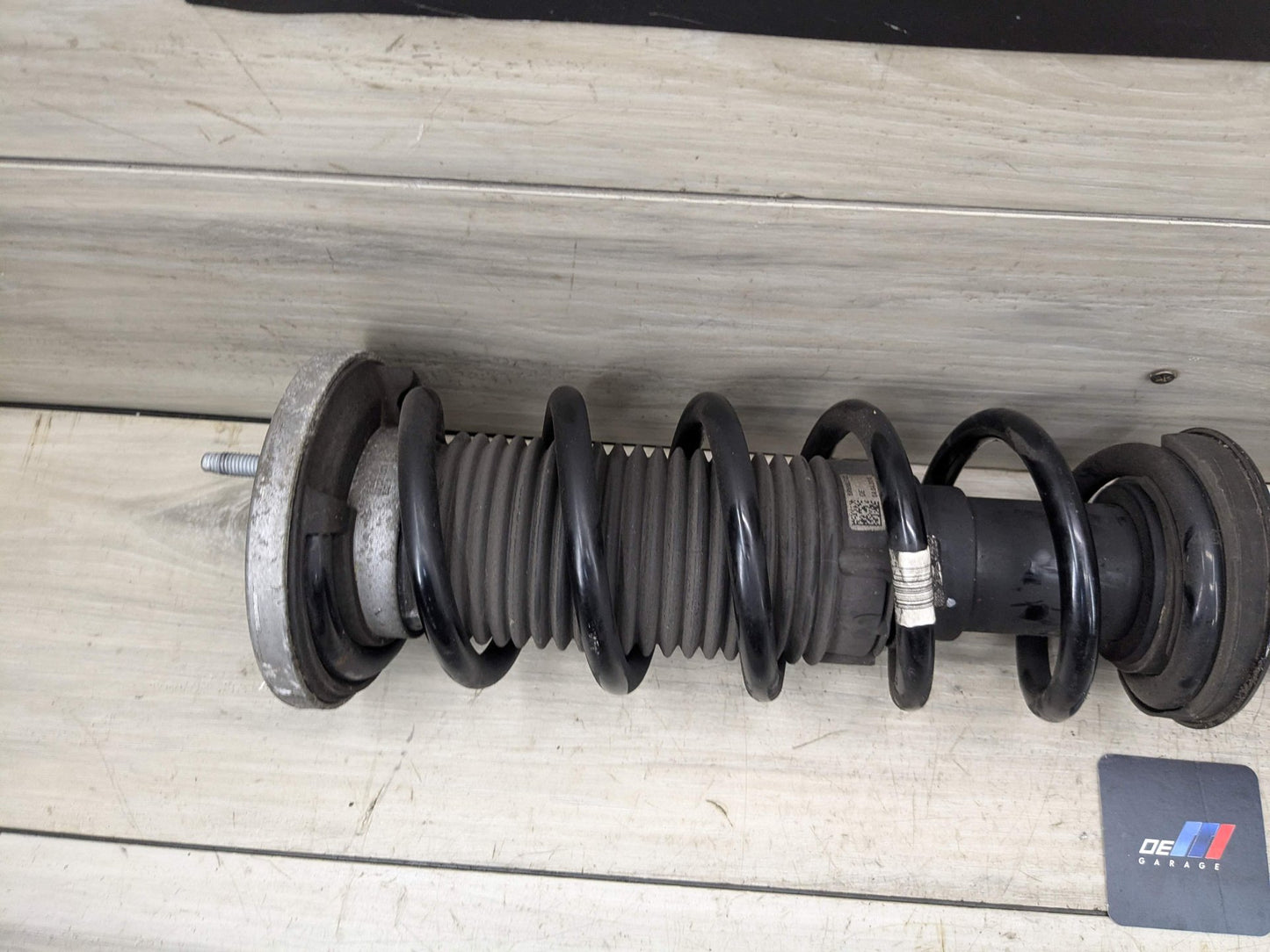 2018 BMW M550i G30 Rear Left Driver Spring Strut Shock Absorber 6867353 17-23 OEM BMW G30 M550 Rear Left Driver Side Strut Shock Absorber w/ Spring VDC