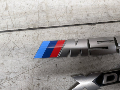 2017-2023 BMW M550i G30- Liftagte Trunk Lid Emblem PN: 8063201
