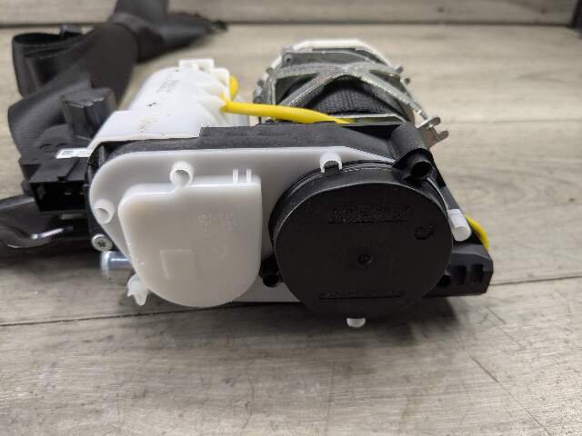 OEM BMW F90 G30 530 540 M550 M5 Front Right Passenger Seat Belt Retractor Black