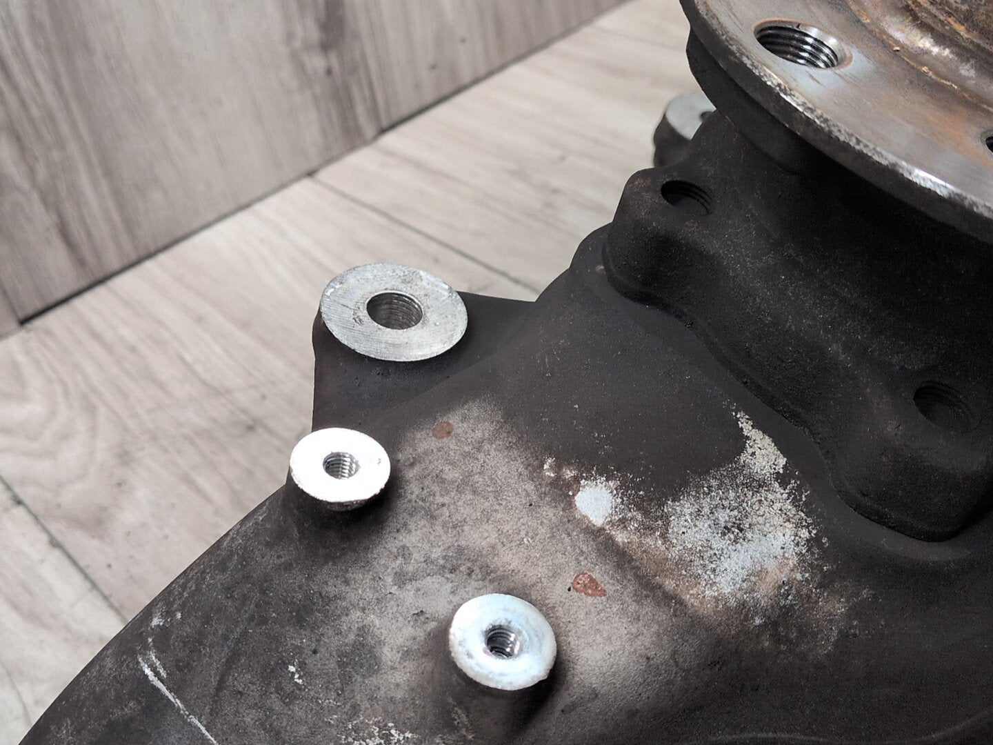 2014 - 2018 BMW X5 F85 Front Left Driver Spindle Knuckle w/ Bearing 6869869 S63B44T2