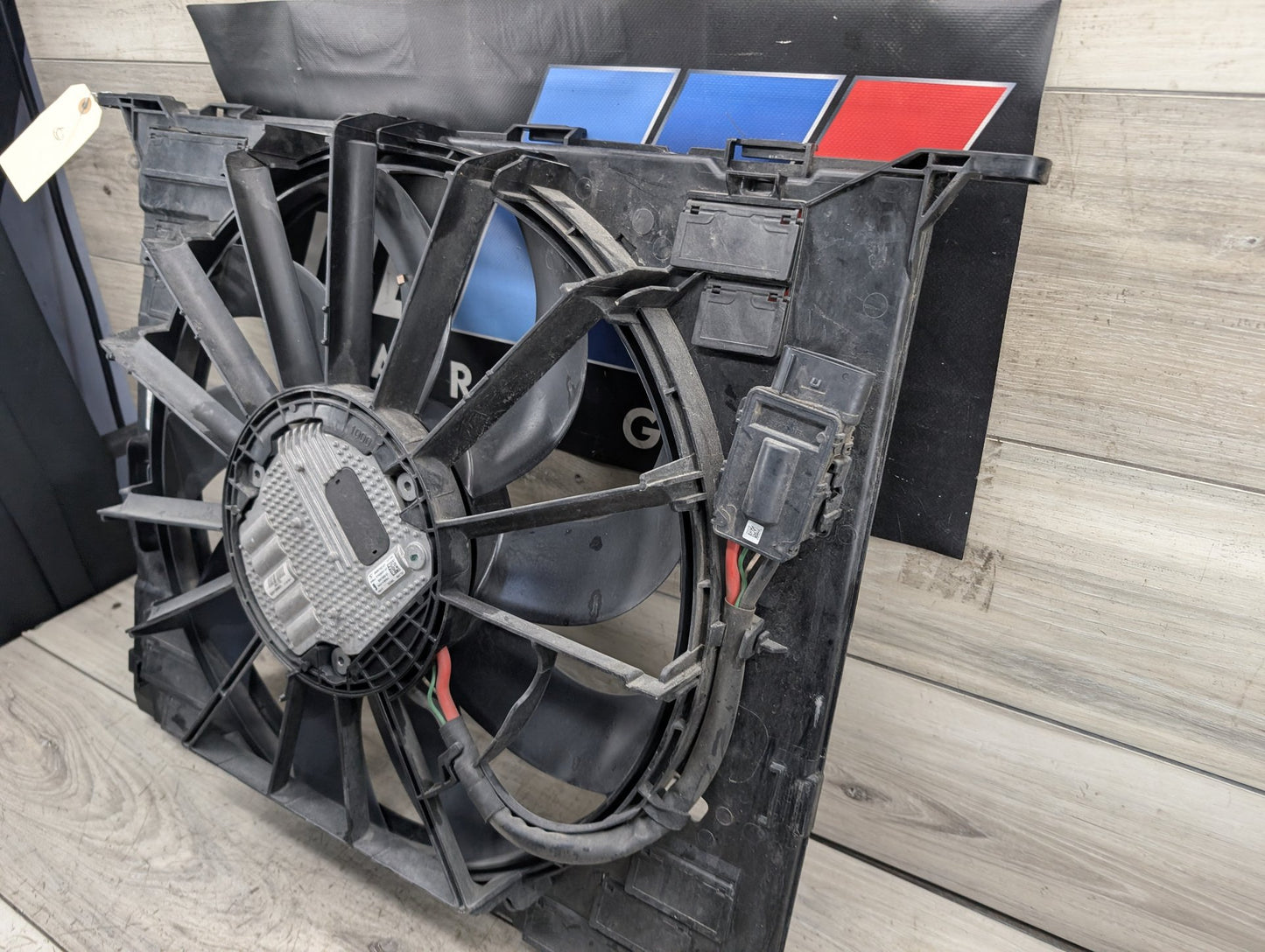 2017-2023 BMW M550i G30 Fan Shroud Housing w/ Motor 7953398 18-20 OEM BMW G30 F90 M5 M550 Engine N63 S63 Radiator Cooling Fan Motor 1000W