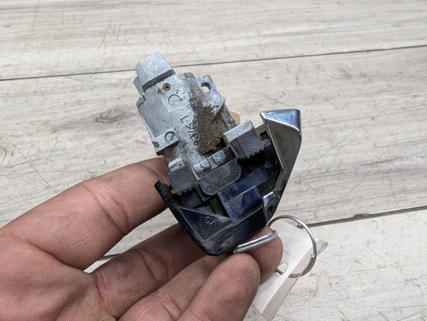 2009-2017 Mercedes-Benz E550 E-Class A207 Front Left Driver Key Lock Mechanism w/ Key A2128903967 OEM