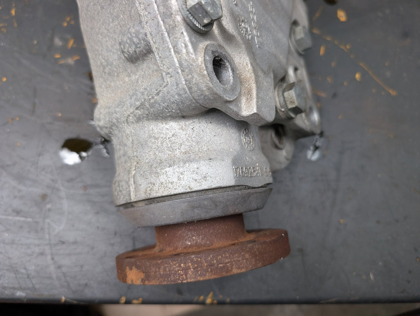 2020 BMW 740i G12 Front Axle Carrier Differential 7647386 OEM BMW G11 G12 G20 G30 xDrive AWD Front Differential Axle Gearbox Carrier 2.81