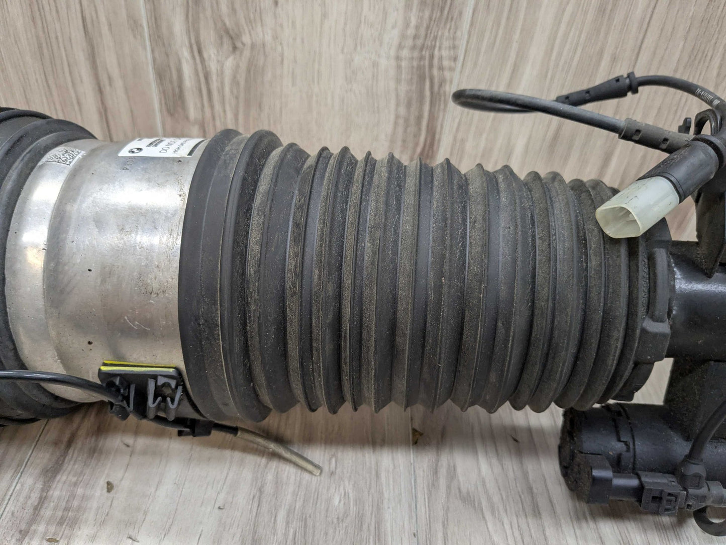 16-22 OEM BMW G11 G12 740iX 745eX 750iX B7 FRONT Right Passenger Air Shock Strut
