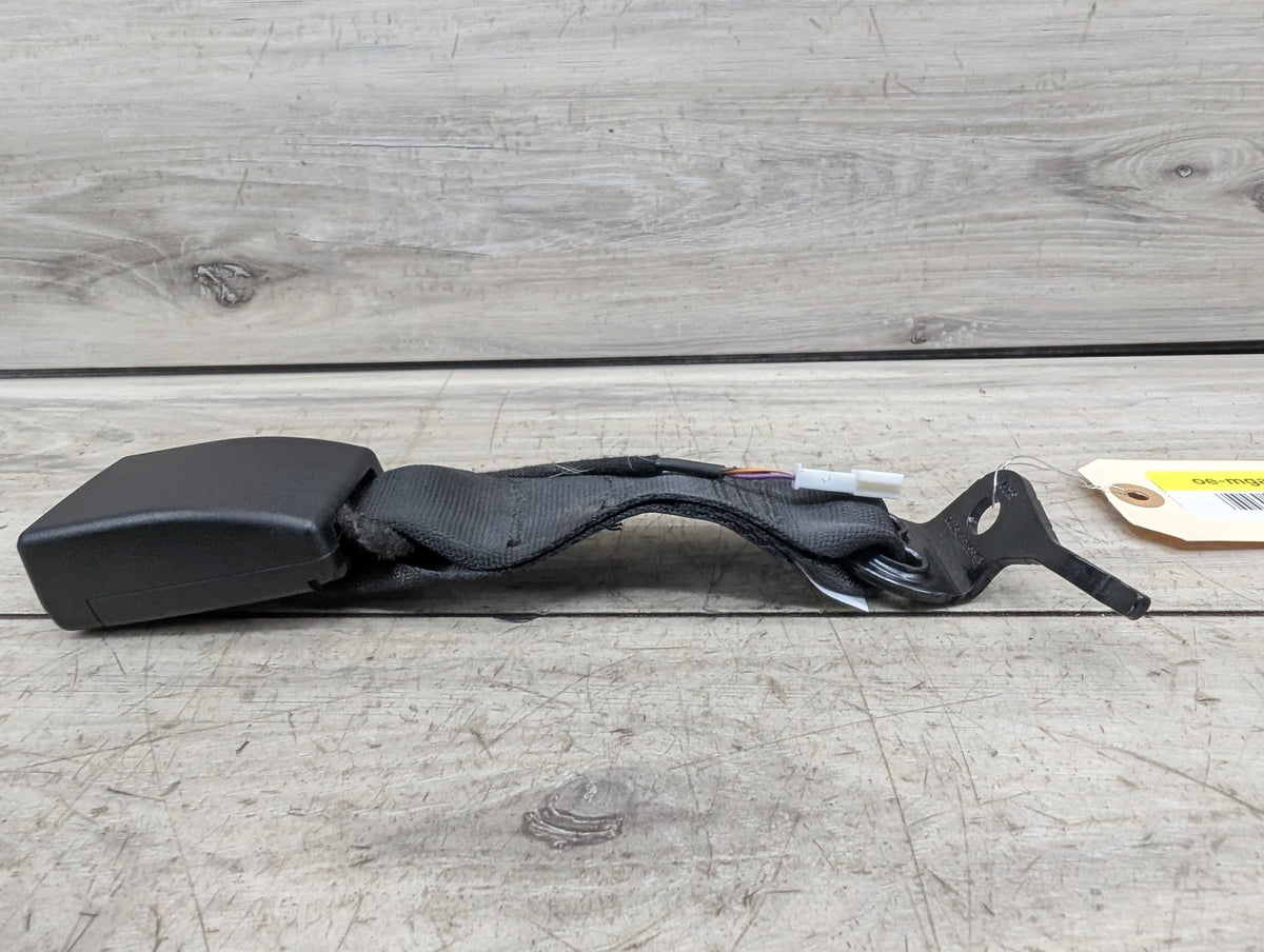 2017-2023 BMW M550i G30 Rear Middle Center Seatbelt Seat Belt Buckle 7412785 OEM BMW F90 M5 G30 530 540 M550 Rear Center Middle Seatbelt Seat Belt Buckle OEM