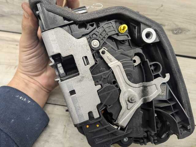 2016 BMW 750i G12 Rear Left Driver Door Latch Lock Actuator w/ Soft Close 2581897 16-22 OEM BMW G11 G12 REAR LEFT DRIVER Side Door Lock Latch Actuator SOFT CLOSE