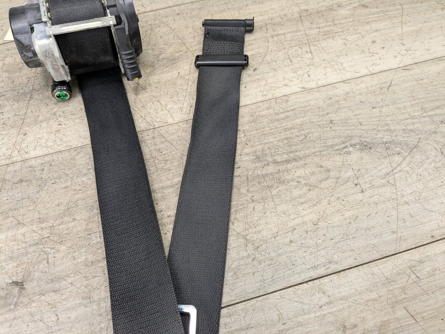 OEM BMW F15 F16 F85 X5 X6 Front Left Driver Seat Belt Seatbelt Retractor Black