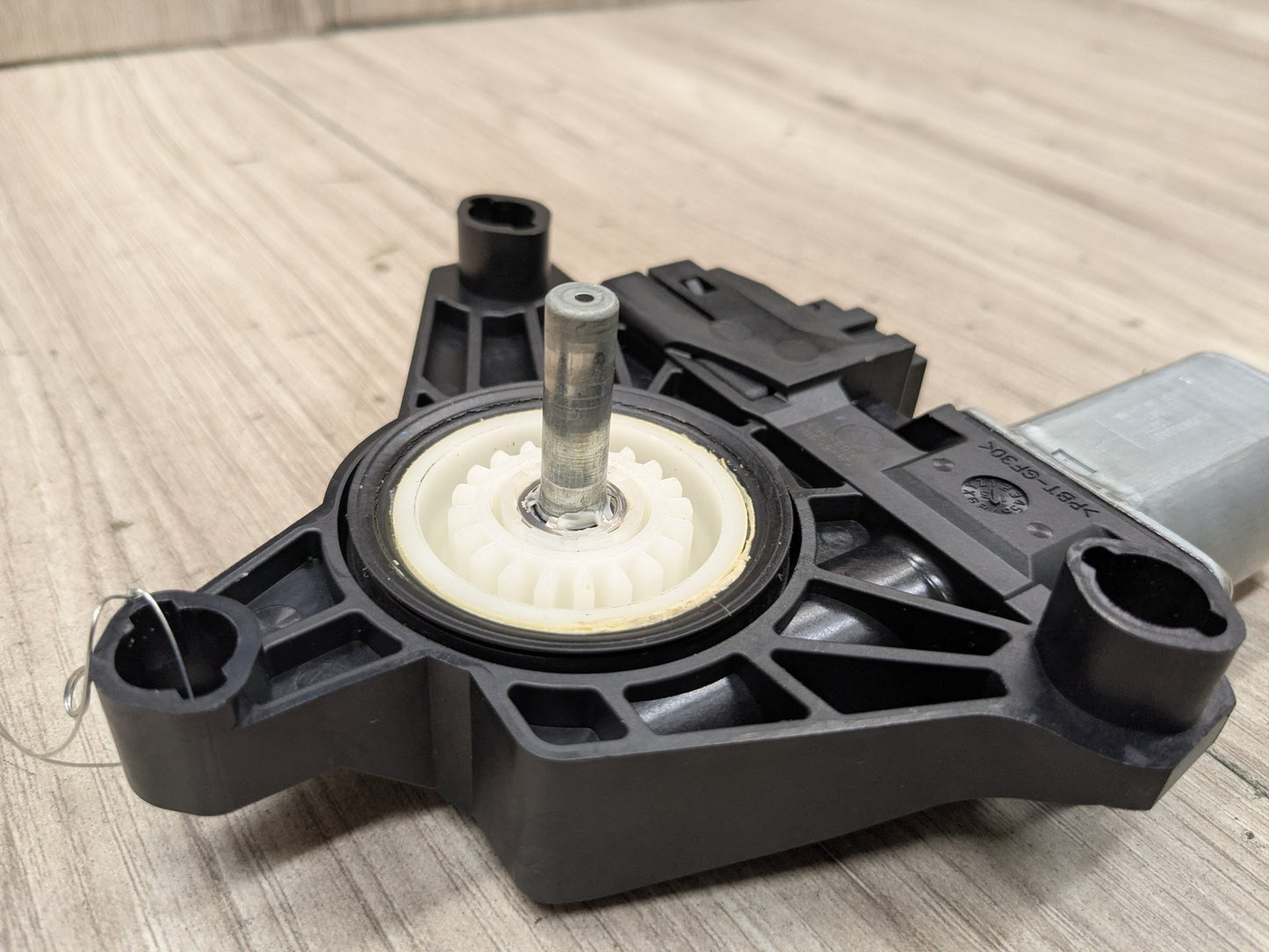 2015-2021 Mercedes-Benz C43 W205 Rear Right Passenger Door Window Glass Regulator Motor A2059080401