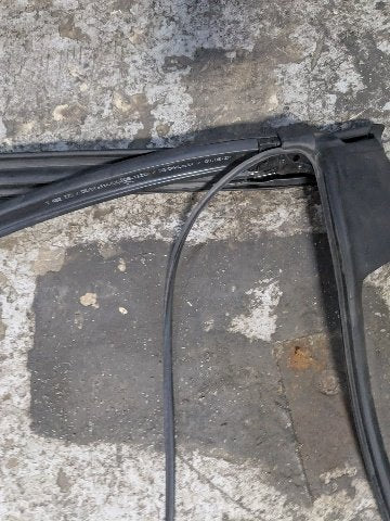 OEM BMW G23 G83 430 M440 Convertible Front Windshield Seal Sealing Weather Strip