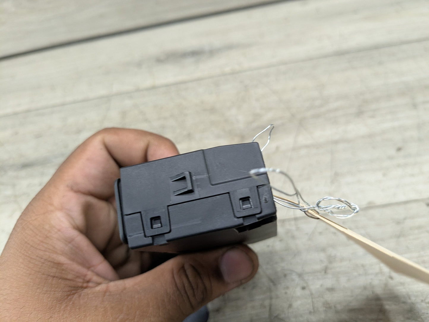 18-24 OEM AUDI A4 A5 Q5 S4 SQ5 Center Console USB Port Aux Jack Port Connection