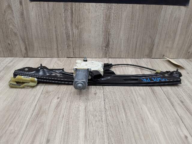 11-18 OEM BMW F25 X3 Front Right Passenger Door Window Regulator Motor